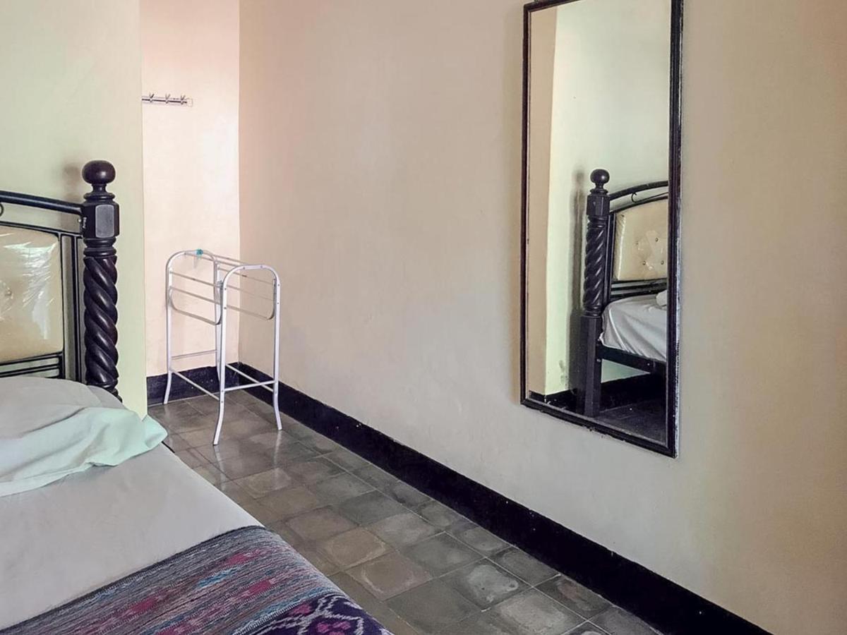 Oka Homestay Mitra Reddoorz Mataram Extérieur photo